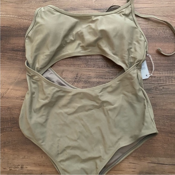 Gymshark bathing suit - Picture 2 of 4